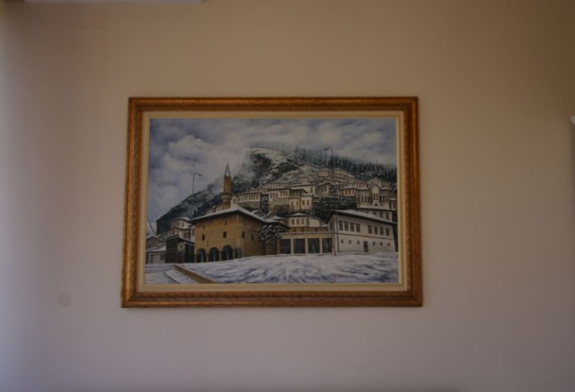 חדר דלוקס, Orestiada