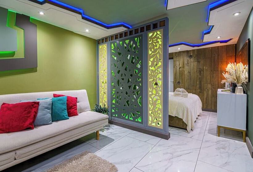 Dört Kişilik Lüks Oda, Central London Hub