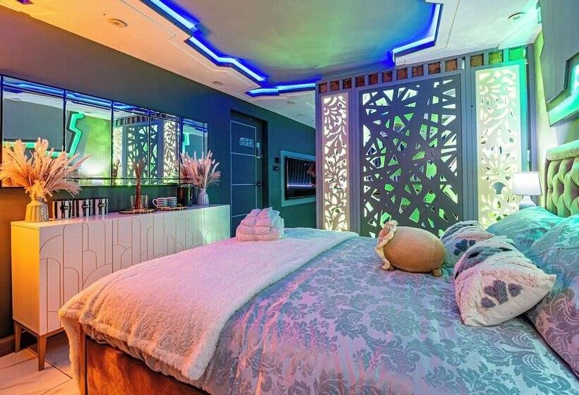 Dört Kişilik Lüks Oda, Central London Hub