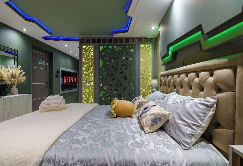 Dört Kişilik Lüks Oda, Central London Hub