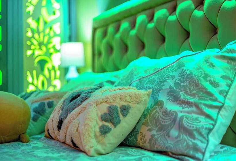 Dört Kişilik Lüks Oda, Central London Hub