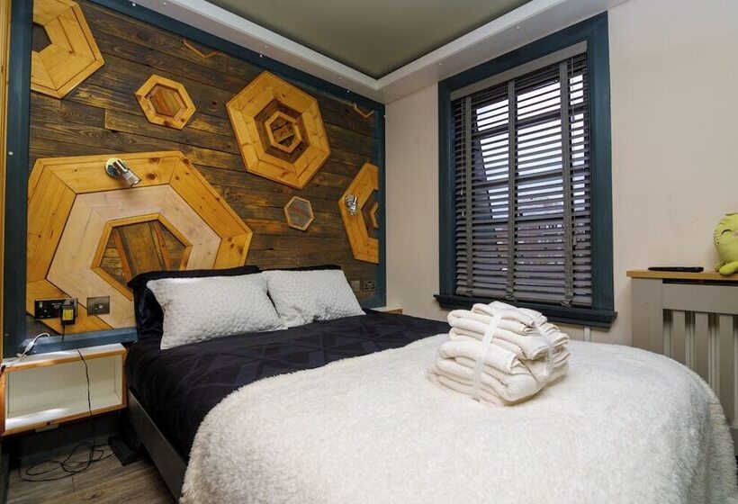 Delüks Üç Kişilik Oda, Central London Hub