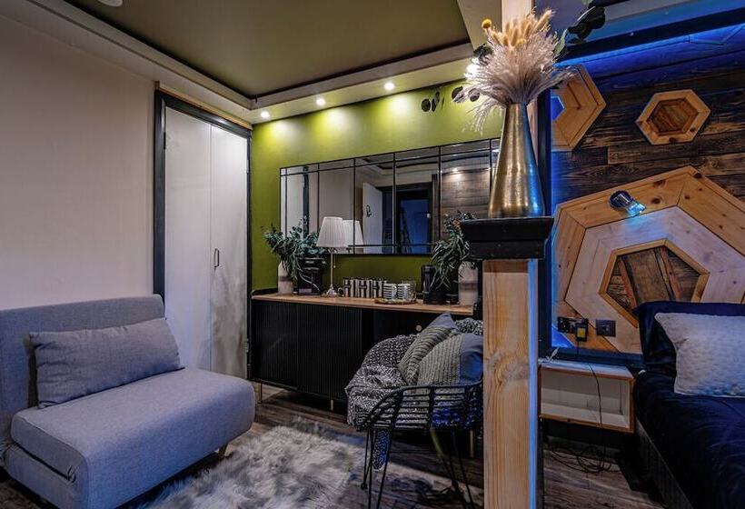 Delüks Üç Kişilik Oda, Central London Hub