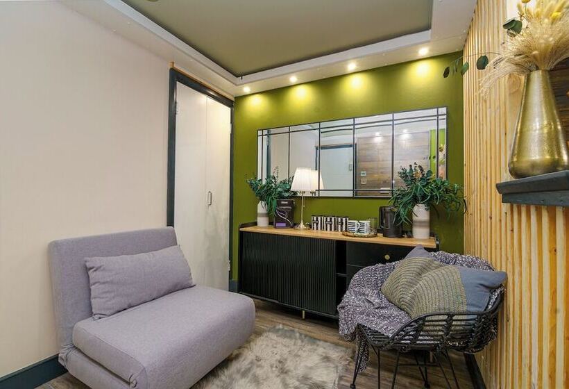 Delüks Üç Kişilik Oda, Central London Hub