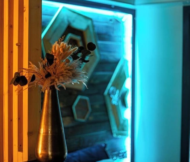 Delüks Üç Kişilik Oda, Central London Hub