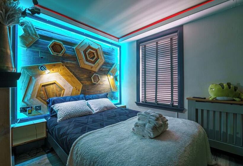 Delüks Üç Kişilik Oda, Central London Hub