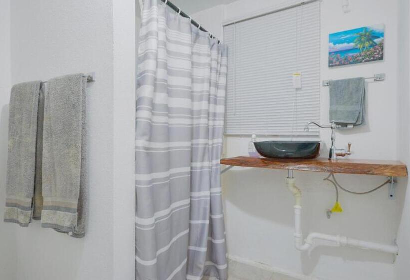 اتاق لوکس, Hillcrest