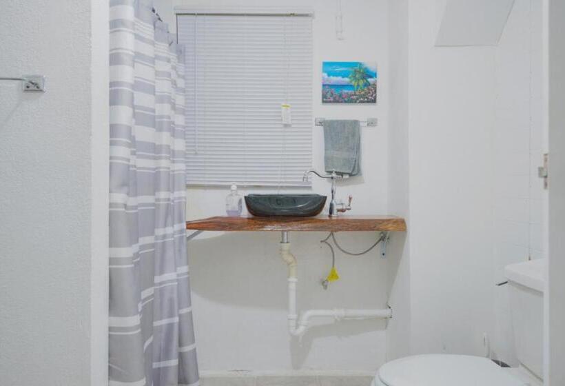 اتاق لوکس, Hillcrest