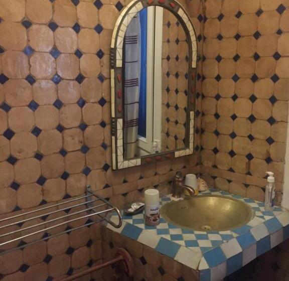 Номер Стандарт, Sallys