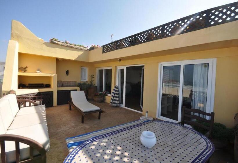 Студия Стандарт Вид на Море, Sallys