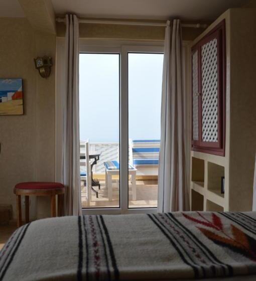 Студия Стандарт Вид на Море, Sallys