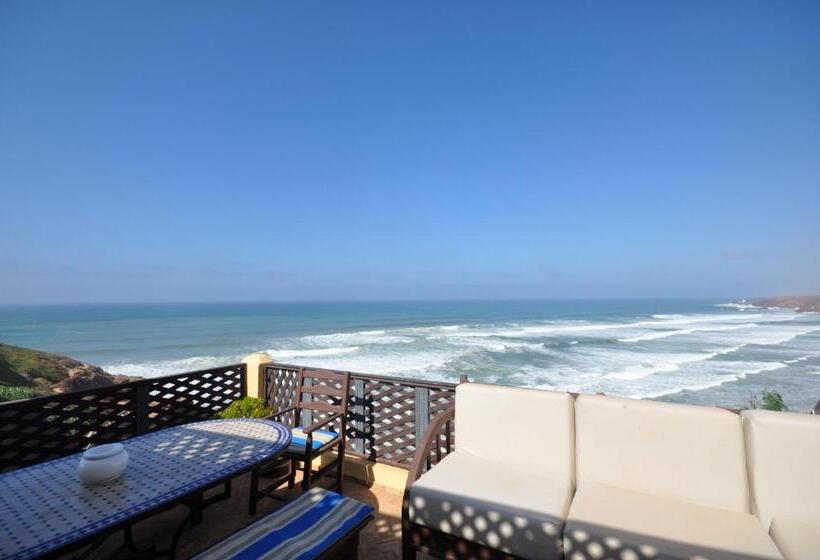 Студия Стандарт Вид на Море, Sallys