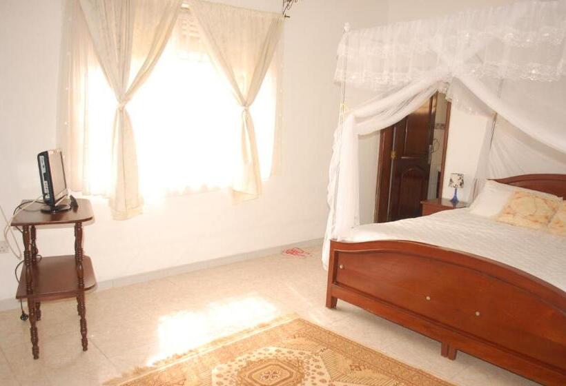 Deluxe Suite King Bed, Kigezi Gardens Inn