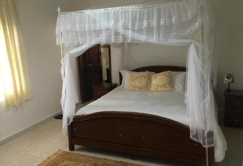 Deluxe Suite King Bed, Kigezi Gardens Inn