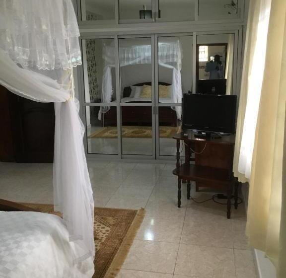 Deluxe Suite King Bed, Kigezi Gardens Inn