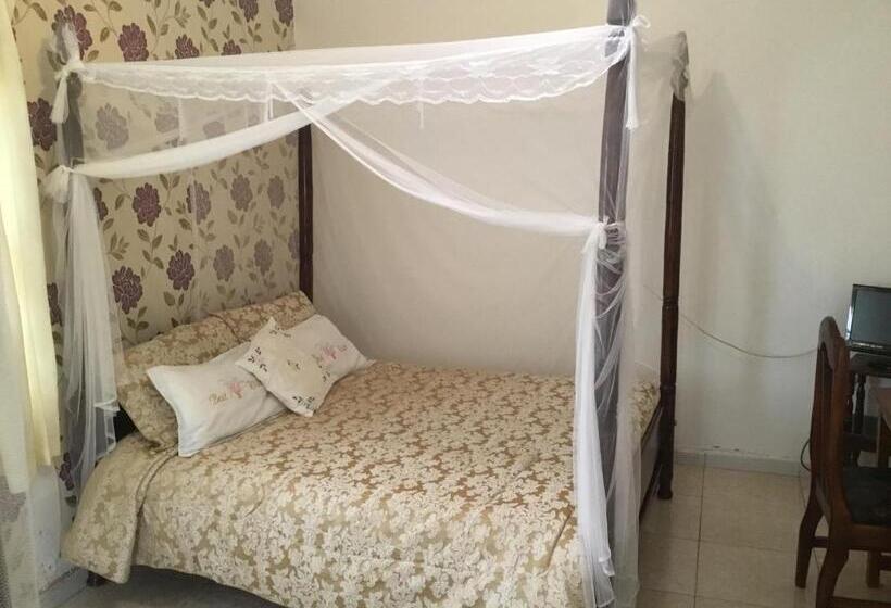 اتاق لوکس, Kigezi Gardens Inn