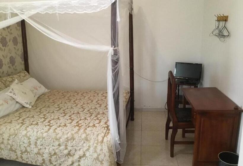 اتاق لوکس, Kigezi Gardens Inn