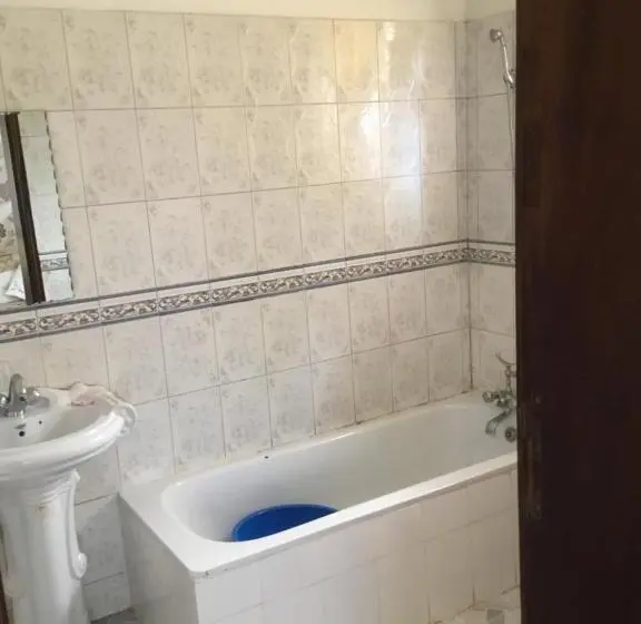 اتاق لوکس, Kigezi Gardens Inn
