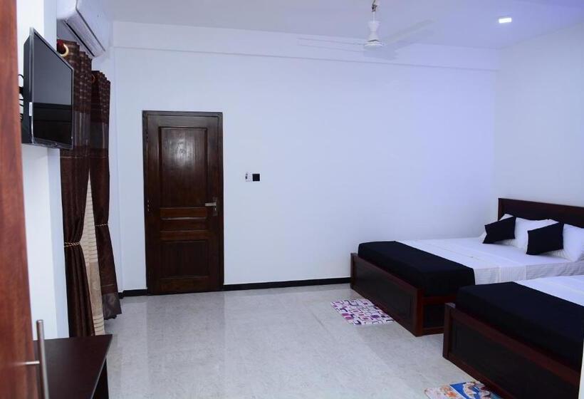 패밀리 룸, Liyonaa Beach