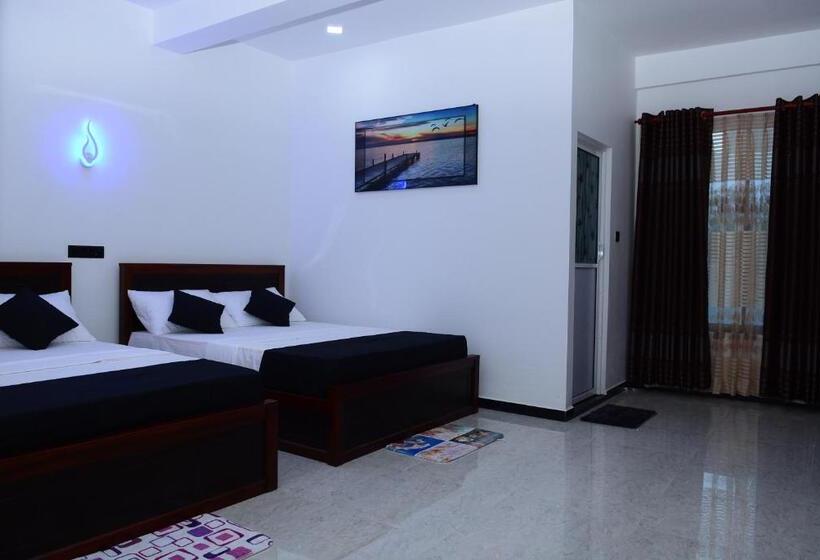 패밀리 룸, Liyonaa Beach