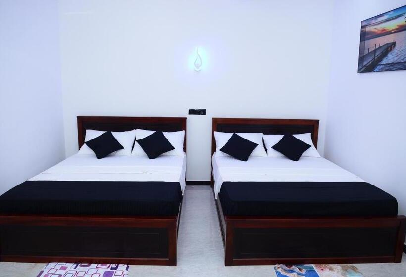 패밀리 룸, Liyonaa Beach