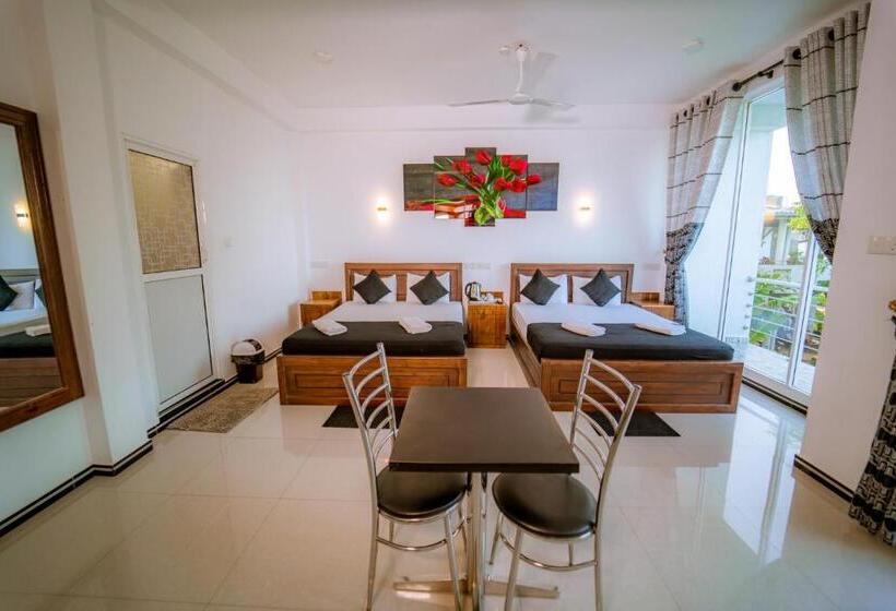 패밀리 룸, Liyonaa Beach