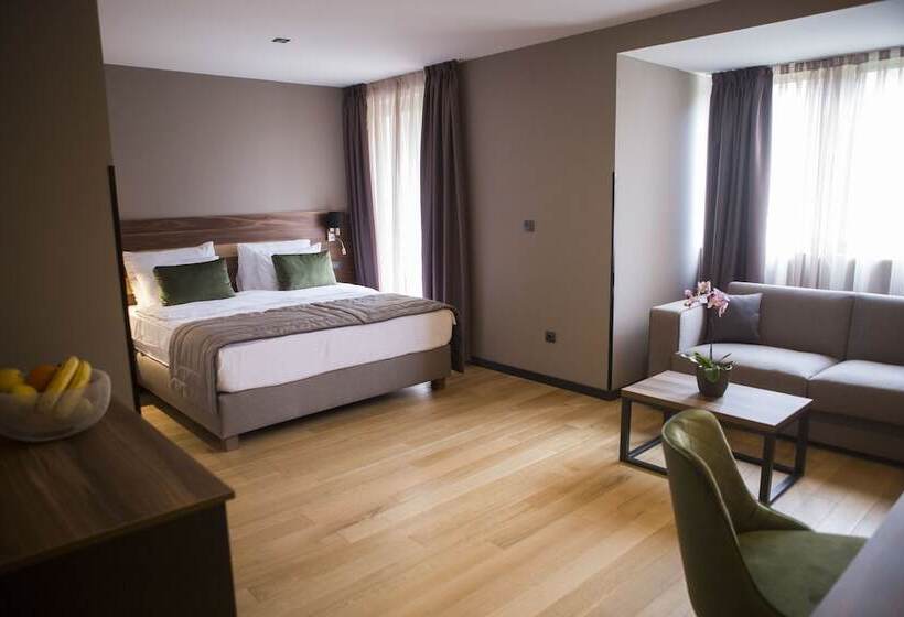 اتاق لوکس, A Hoteli   Hotel Slatina