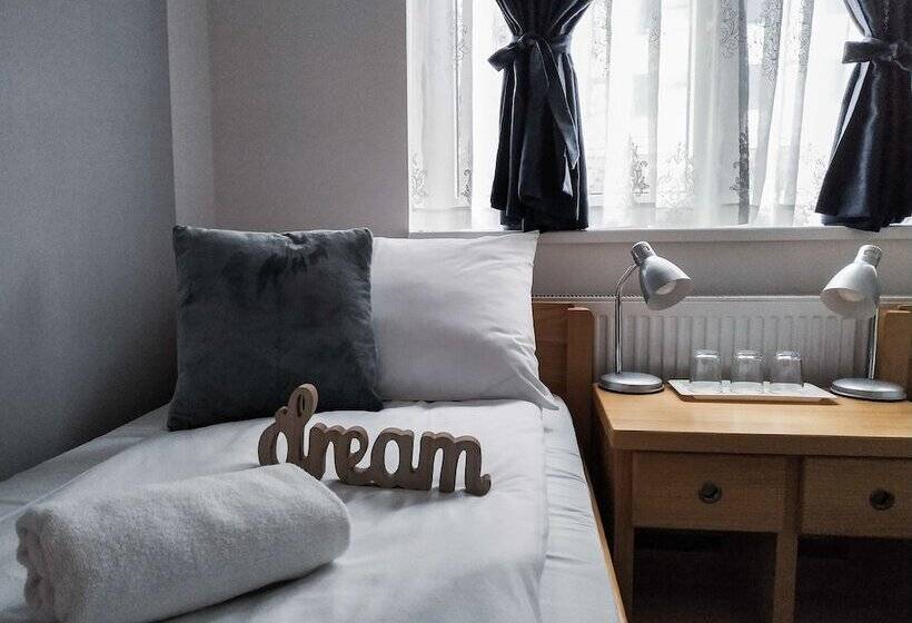 اتاق استاندارد سه نفره, Bloom Inn