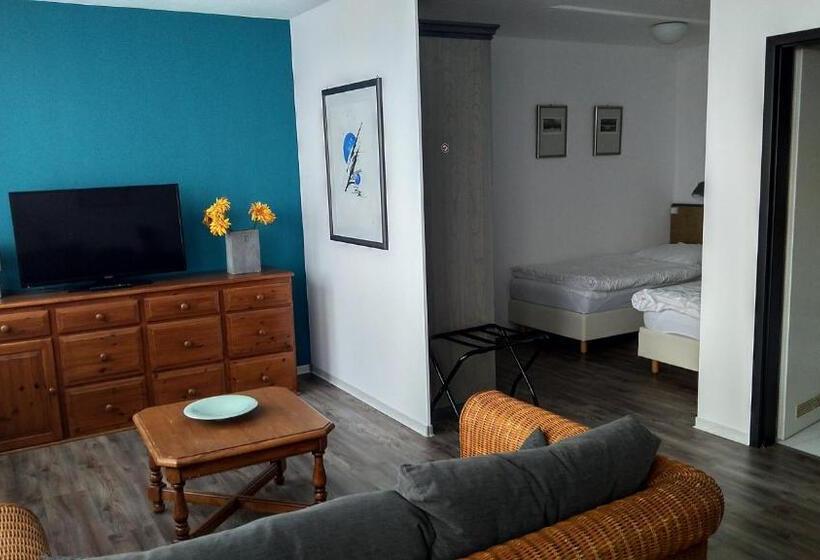 Juniorsvit, Atelier Guesthouse