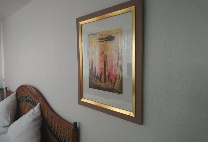 Superiorrum King Size Säng, Atelier Guesthouse