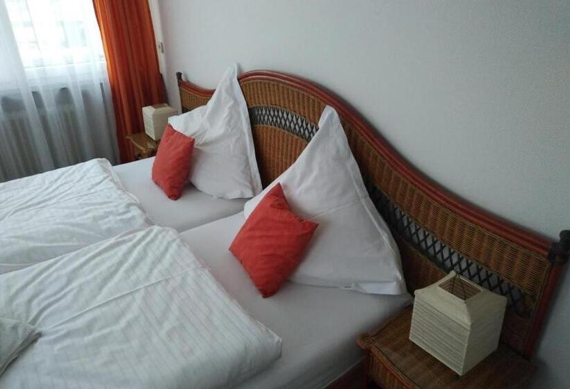 Superiorrum King Size Säng, Atelier Guesthouse