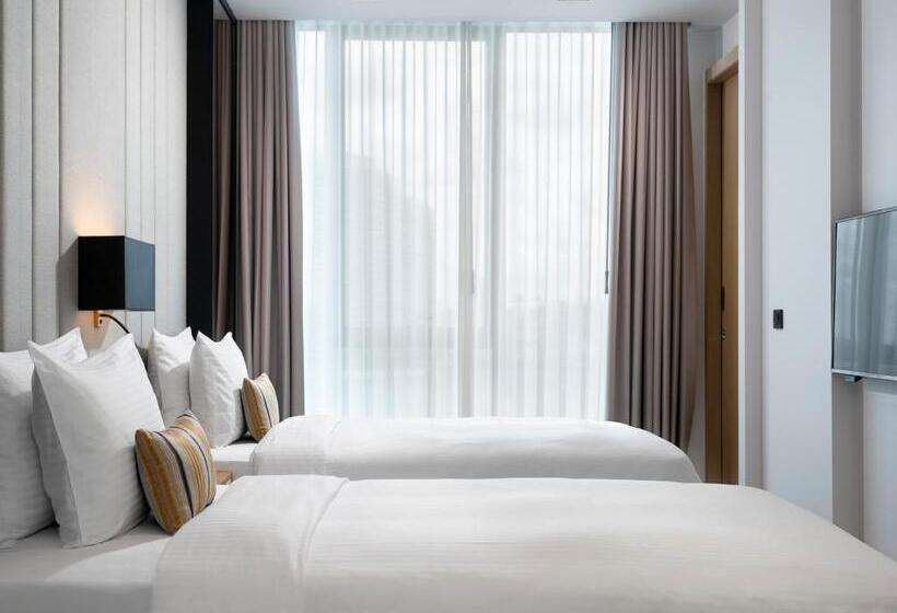 スタンダードシティビュールーム, Centro Westside By Rotana