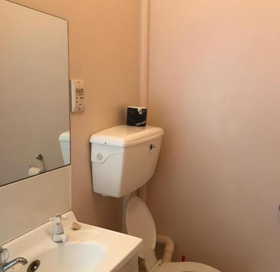 اتاق استاندارد یک نفره, Criterion Club