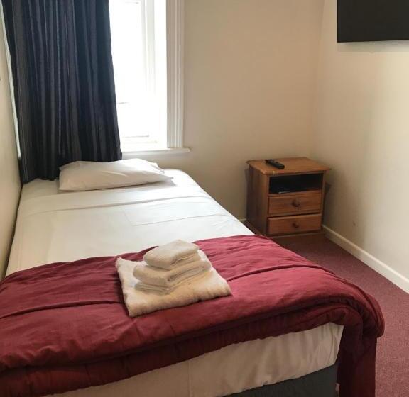 اتاق استاندارد یک نفره, Criterion Club