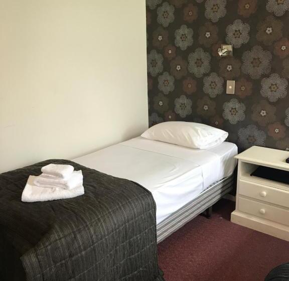 اتاق راحتی سه تخته, Criterion Club