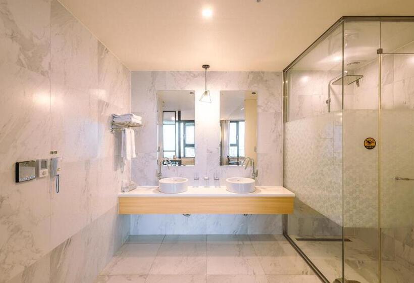 חדר דלוקס, Jk Blossom