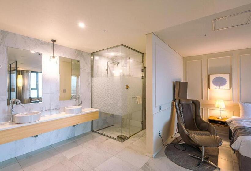 חדר דלוקס, Jk Blossom