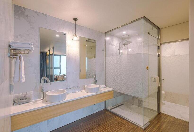 חדר דלוקס, Jk Blossom