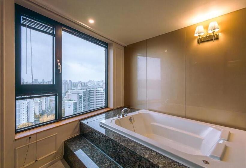 חדר דלוקס, Jk Blossom