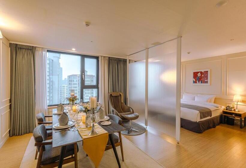 חדר דלוקס, Jk Blossom