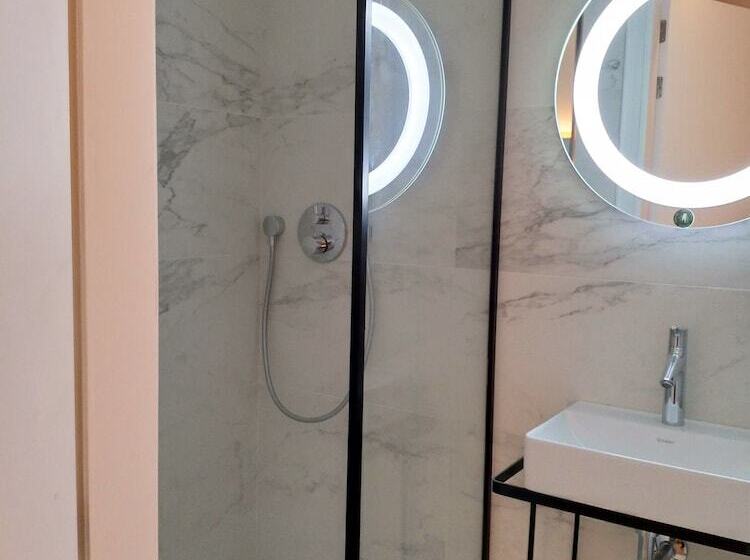 غرفة قياسية, Kronacker