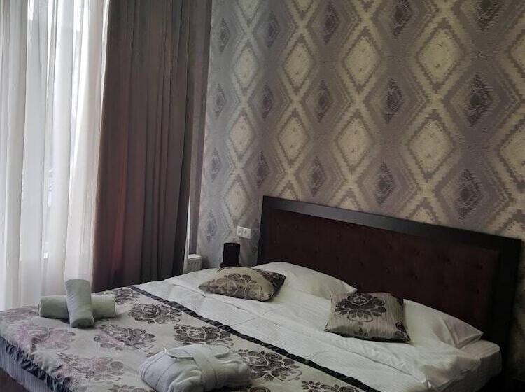 اتاق استاندارد با بالکن, Makona