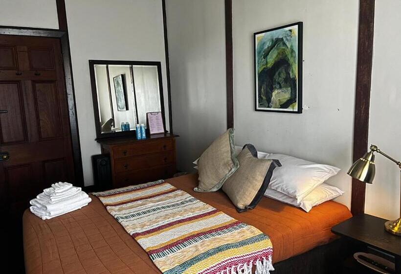 基本间, The Family