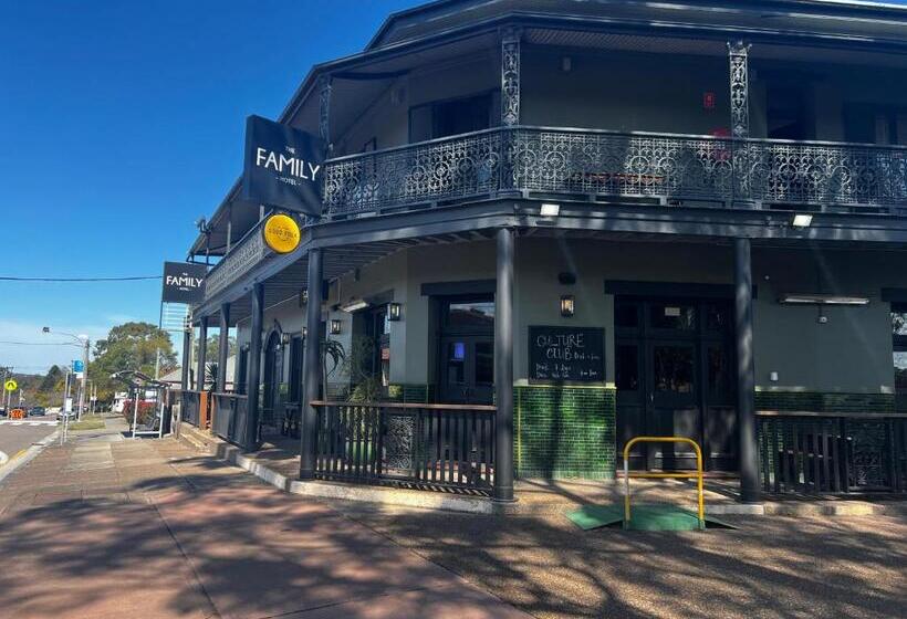 标准间, The Family