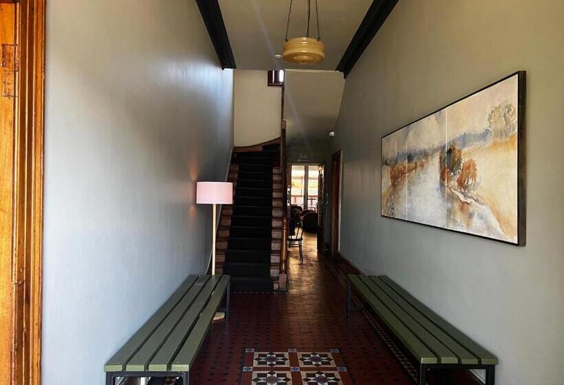 标准间, The Family