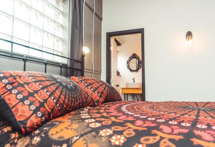 جناح, The Haven Hostel