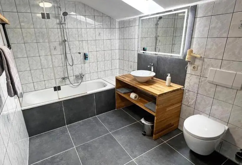 スタンダードスタジオ, Hil   Hotel Im Lus Schopfheim