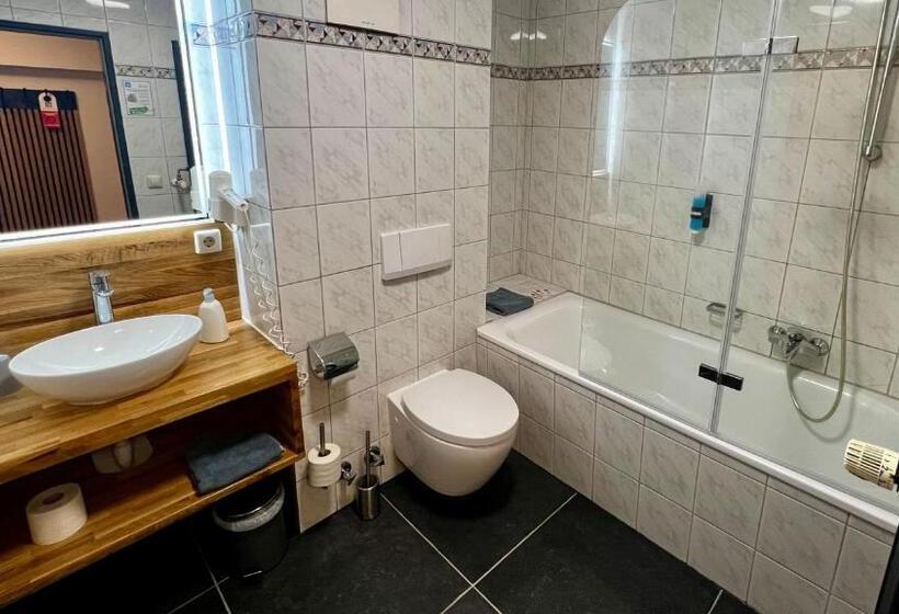 标准工作室, Hil Hotel Im Lus Schopfheim