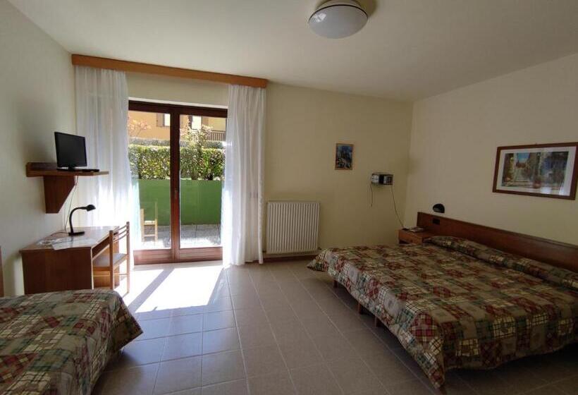 غرفة إقتصادية ثلاثية, Albergo Stella Alpina