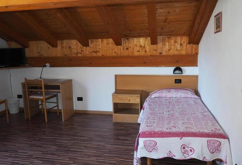 غرفة قياسية ثلاثية, Albergo Stella Alpina